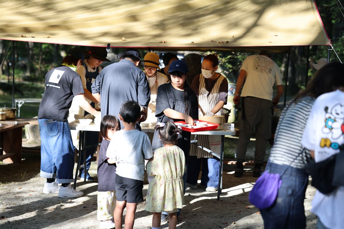 会場に集まる来場者